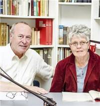 Foto: Ursula Schulz-Debor und Karlfried Rose tragen in der Rudolf-von-Bennigsen-Bibliothek Kurzgeschichten und Gedichte vor. Foto: SZABO
